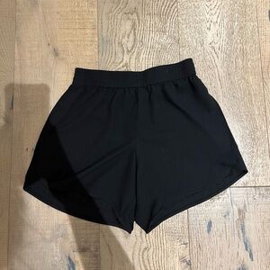 Babaton Crepette Shorts - Black, XXS